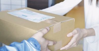 Oszustwa na paczkę za pobraniem Sprawdź zanim zapłacisz